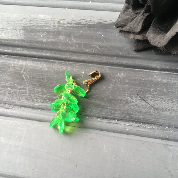 Green Dangly Clip-on Earrings - Picture 2 of 7